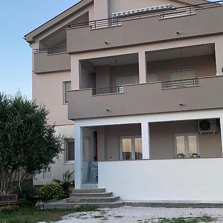 Theros Bibinje Extérieur photo