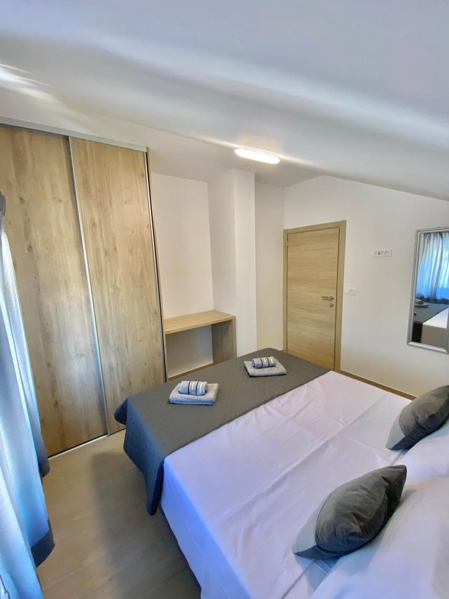 Theros Bibinje Extérieur photo