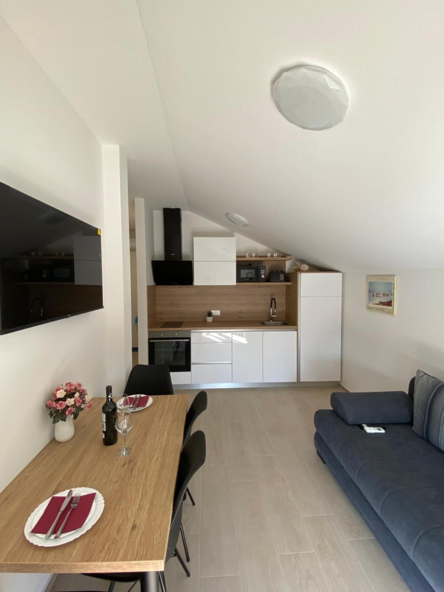 Theros Bibinje Extérieur photo